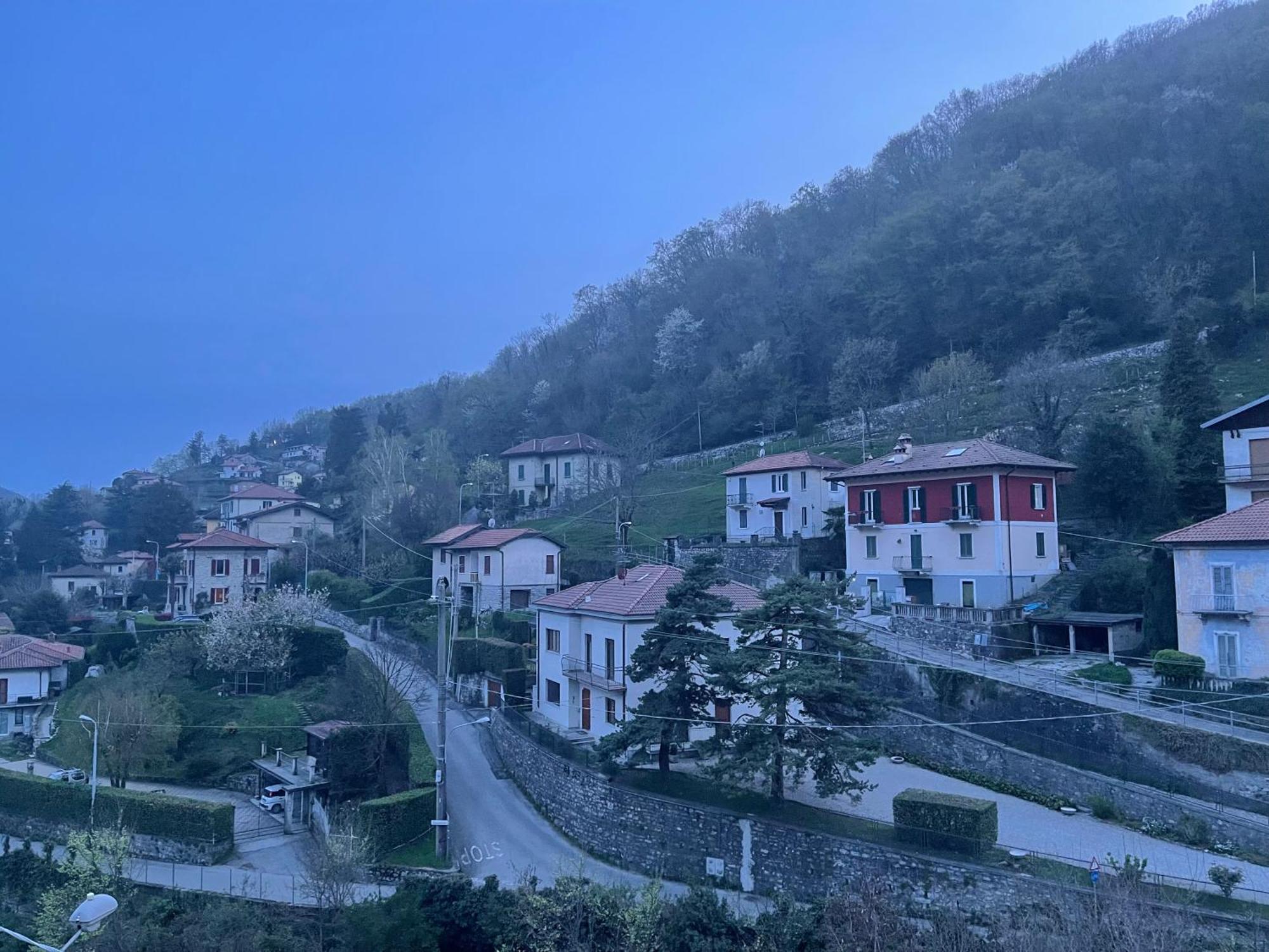 Laghi Di Como Appartamento Di Licinia E Mario Asso Екстериор снимка