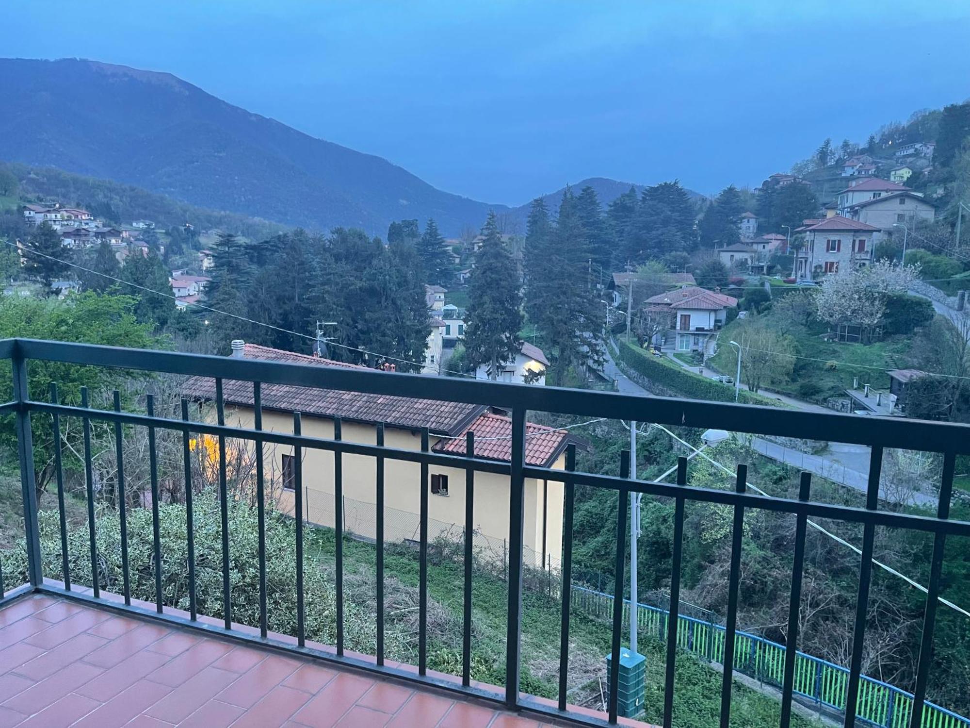 Laghi Di Como Appartamento Di Licinia E Mario Asso Екстериор снимка